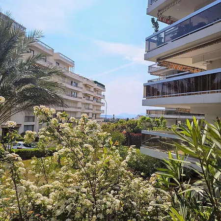 2 Pieces, Juan Les Pins, 400 M, Parking * אנטיב