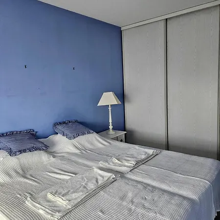 2 Pieces, Juan Les Pins, 400 M, Parking